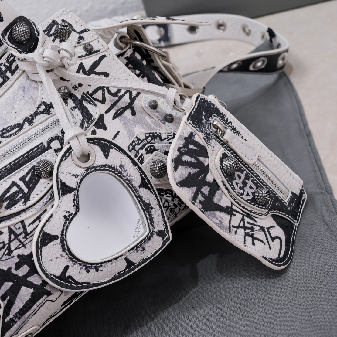 Сумка Balenciaga Neo Cagole Graffiti Граффити
