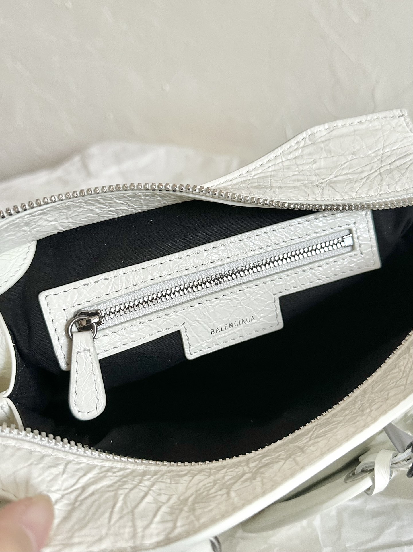 Сумка balenciaga Neo cagole белая 