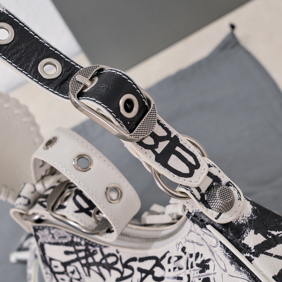 Сумка Balenciaga le Cagole Граффити через плечо белая