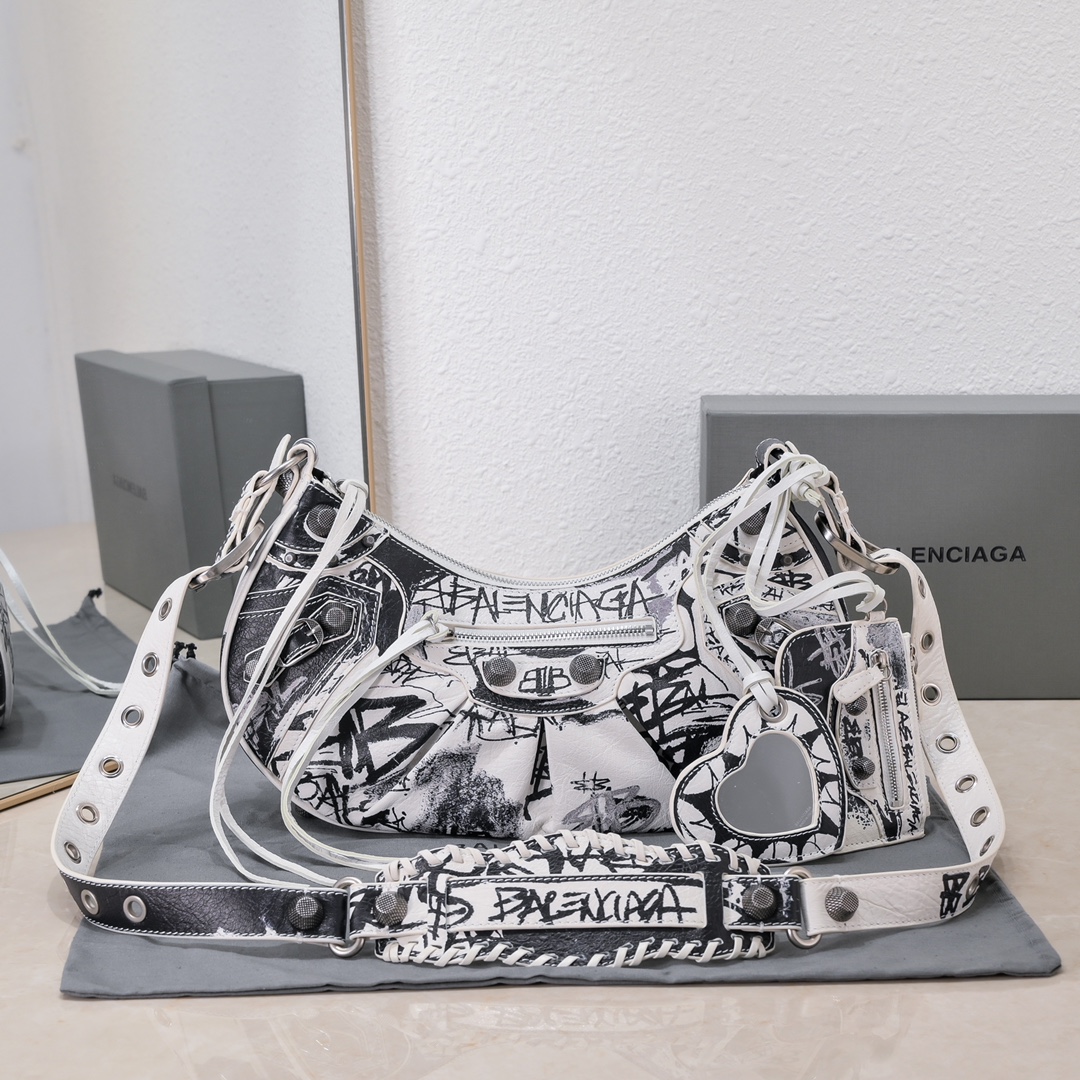 Реплика сумки Balenciaga Сумка Balenciaga le Cagole Граффити белая размер 33 купить