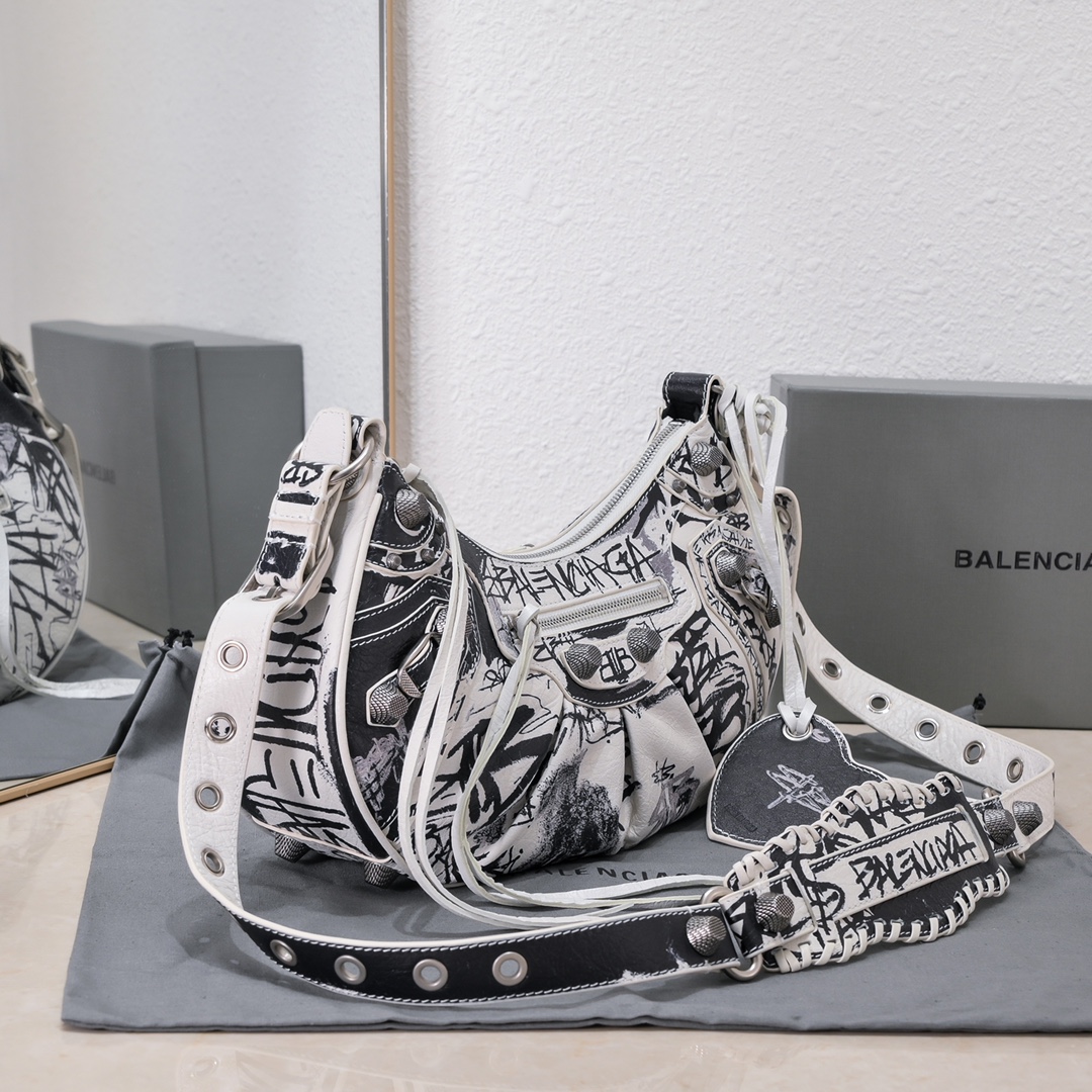Сумка Balenciaga le Cagole Граффити белая размер 33
