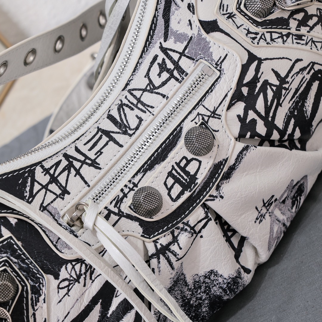 Сумка Balenciaga le Cagole Граффити белая размер 33