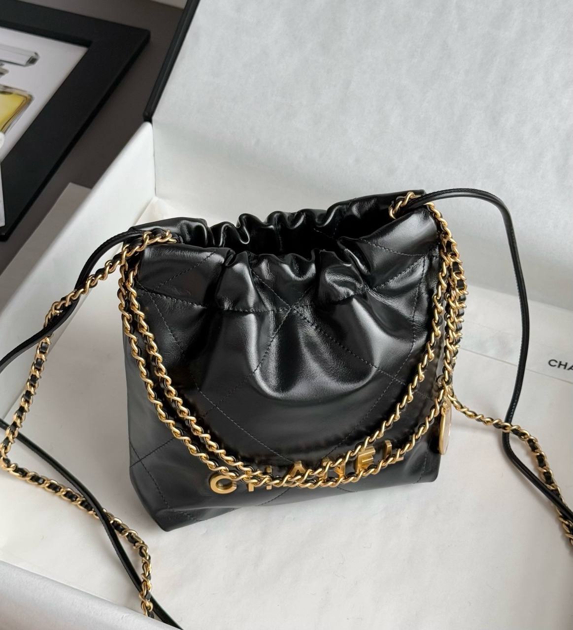 Сумка Chanel 22 mini Black -gold 20 см