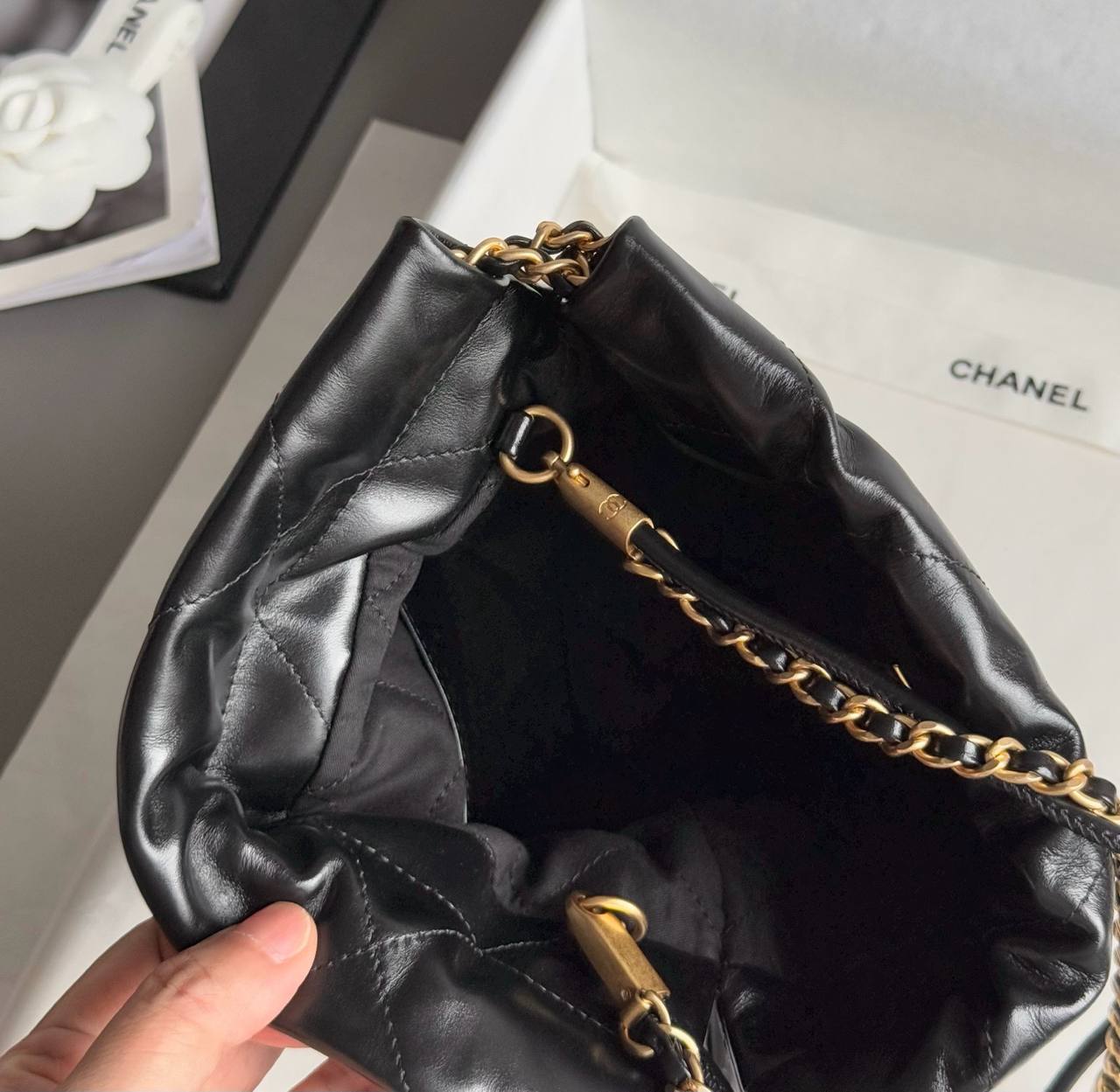 Сумка Chanel 22 mini Black -gold 20 см