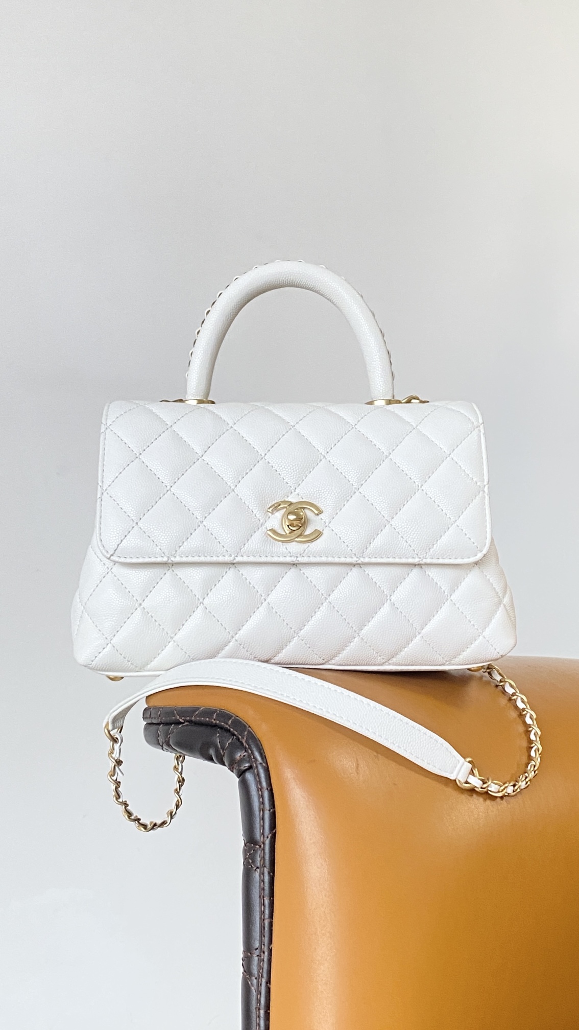 Сумка Chanel Coco handle mini белая