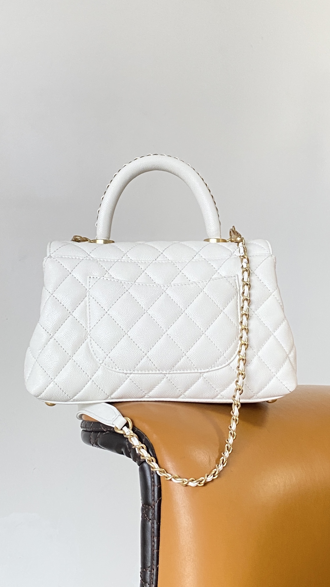 Сумка Chanel Coco handle mini белая